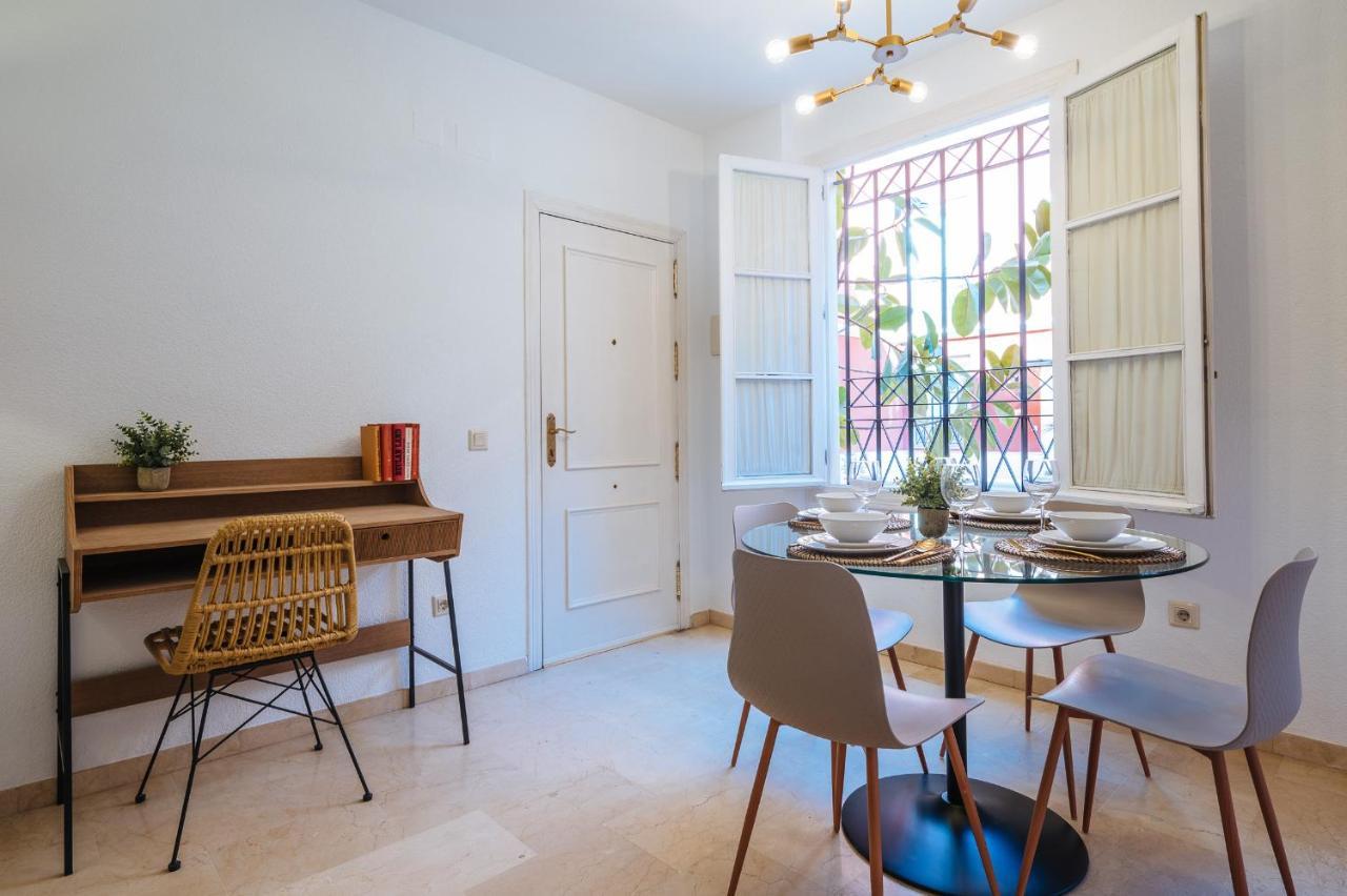 Lirio Suite Apartment - Private Parking Included Seville Luaran gambar