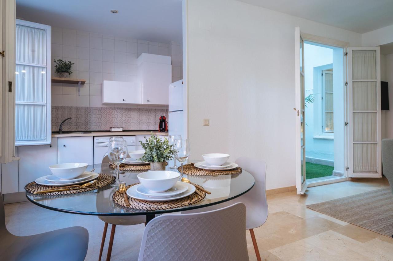 Lirio Suite Apartment - Private Parking Included Seville Luaran gambar