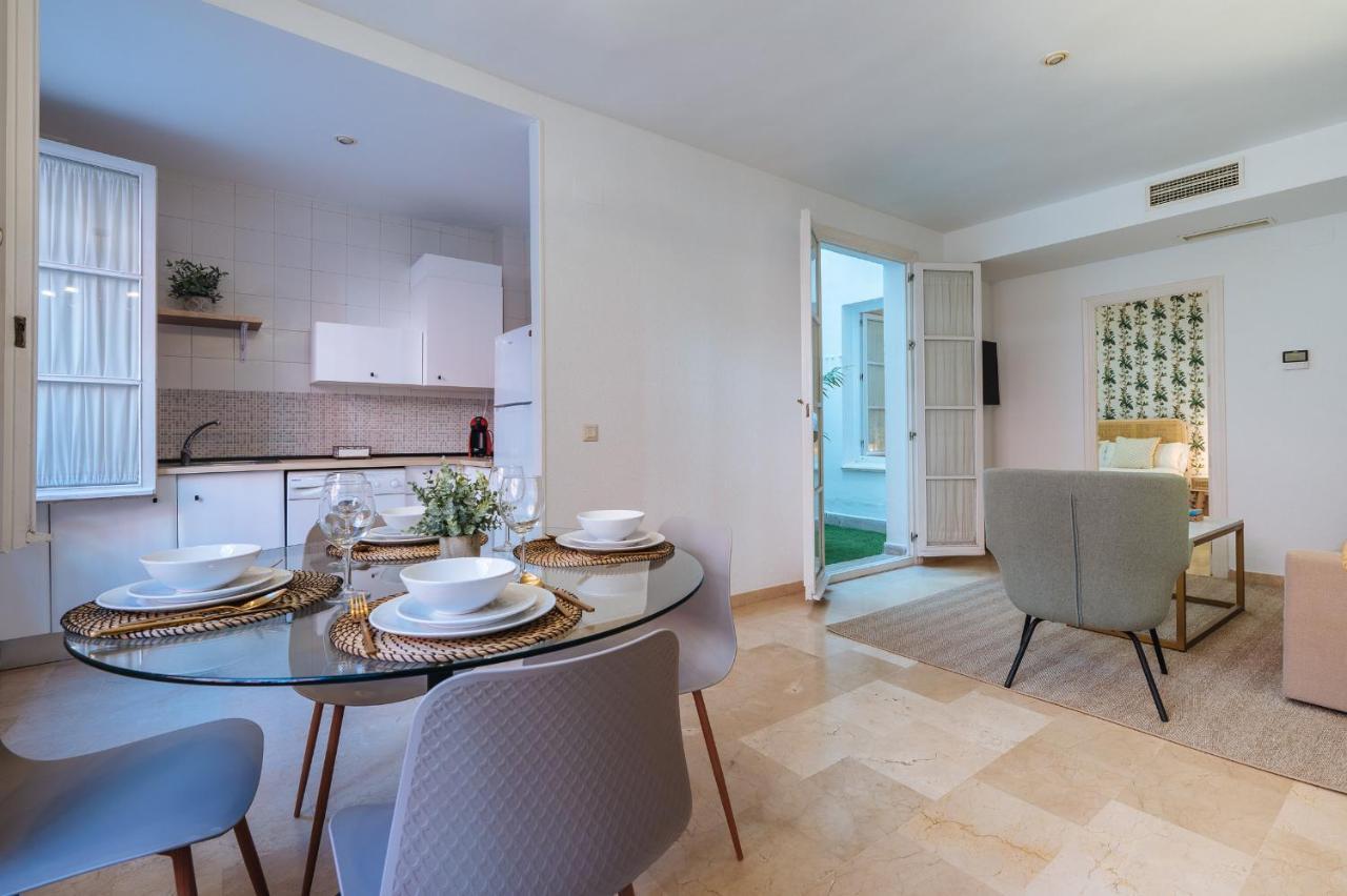 Lirio Suite Apartment - Private Parking Included Seville Luaran gambar