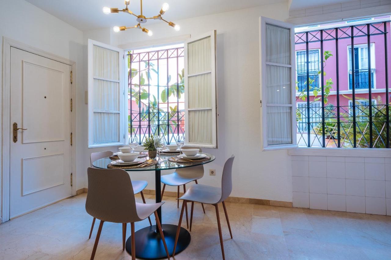 Lirio Suite Apartment - Private Parking Included Seville Luaran gambar