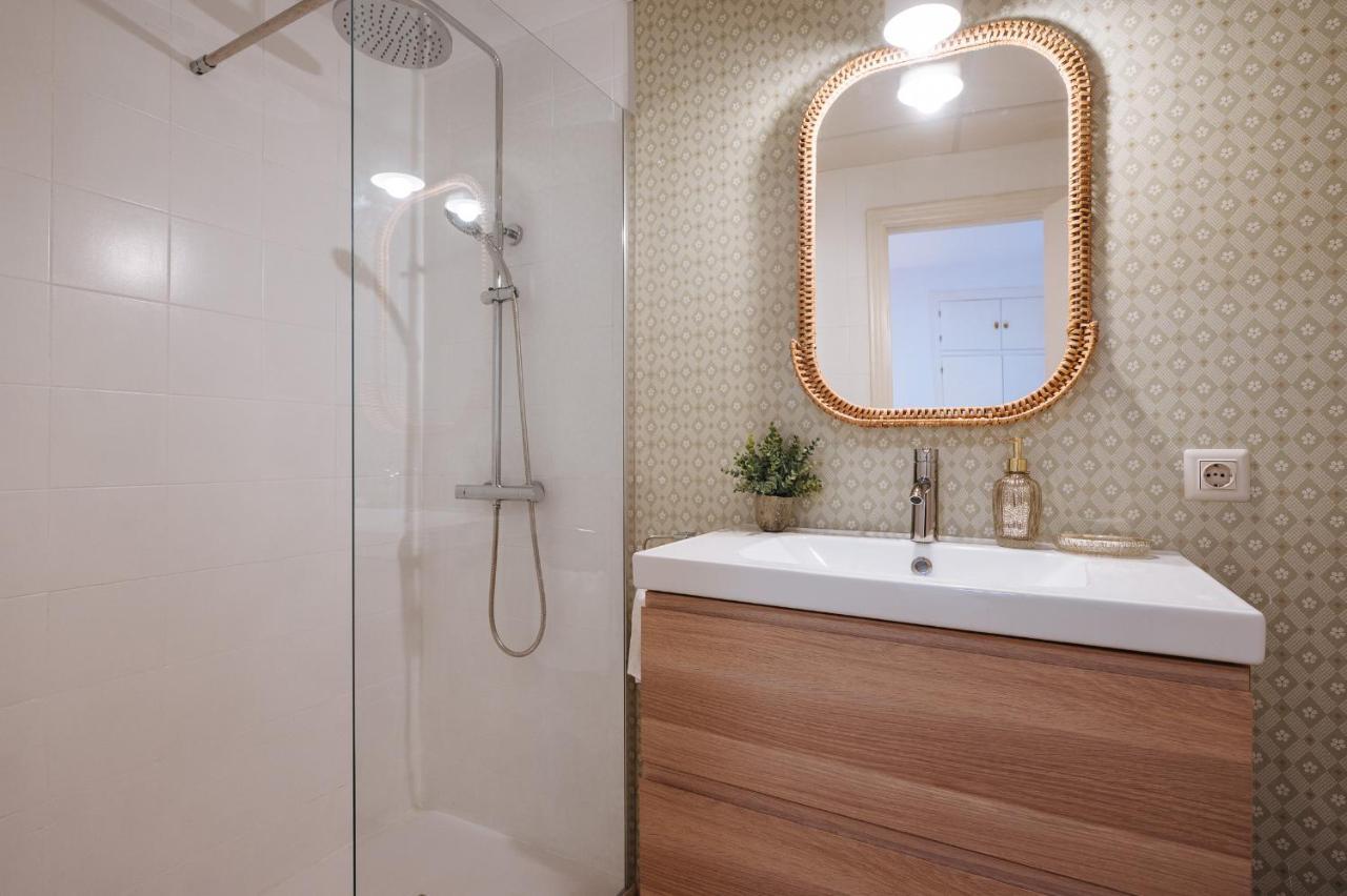 Lirio Suite Apartment - Private Parking Included Seville Luaran gambar