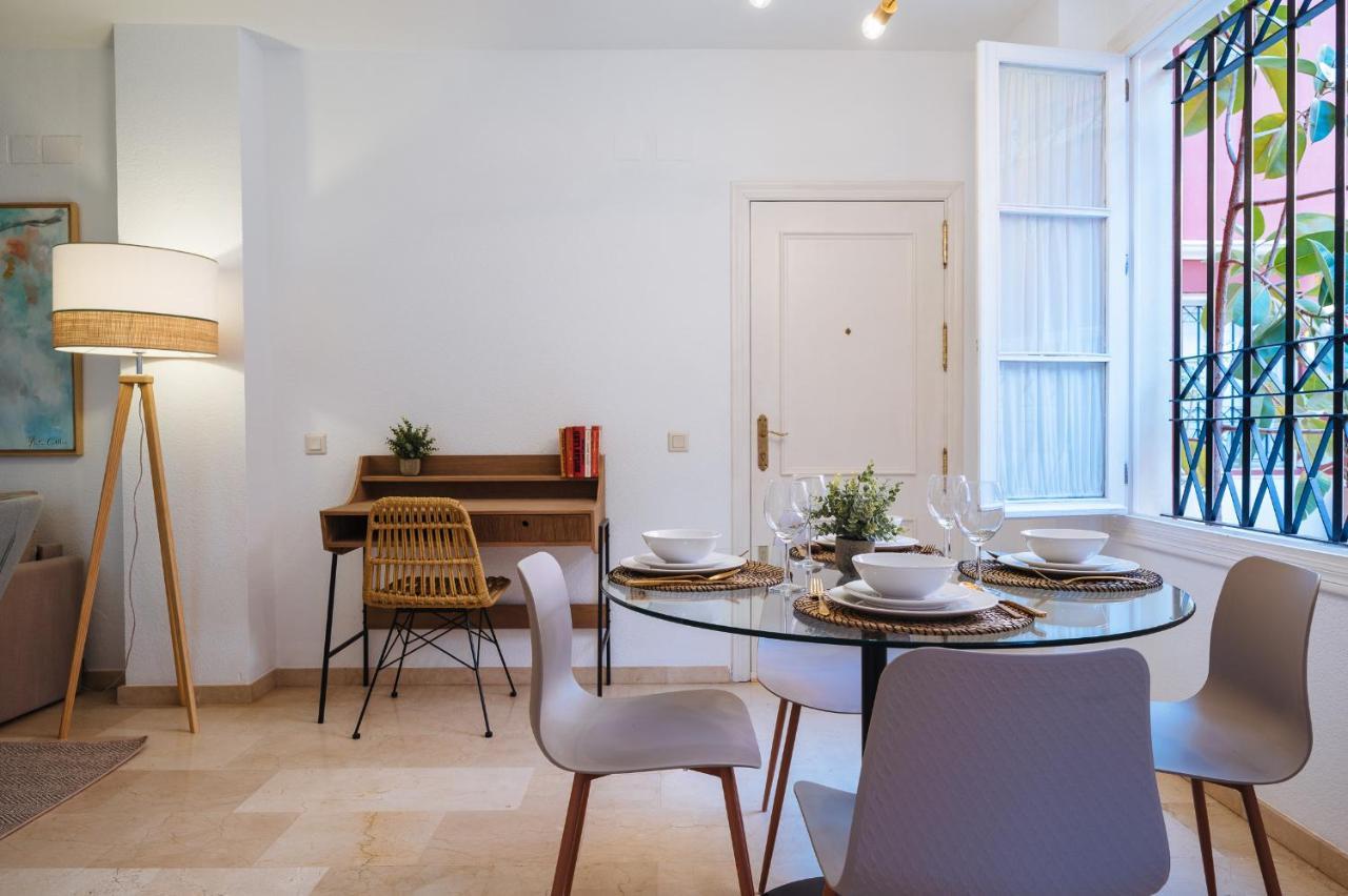 Lirio Suite Apartment - Private Parking Included Seville Luaran gambar